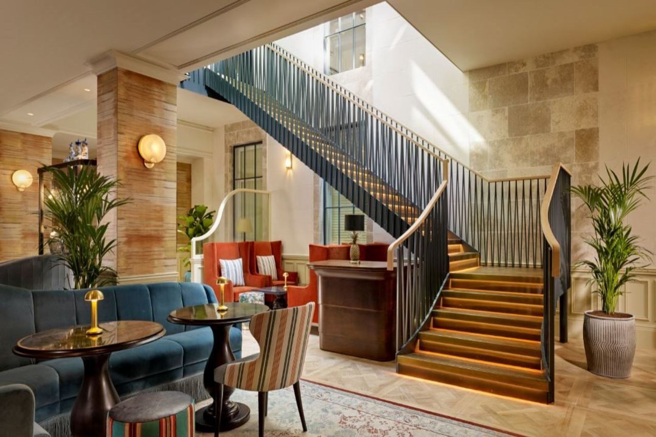 100 Queen's Gate London, Curio Collection By Hilton London