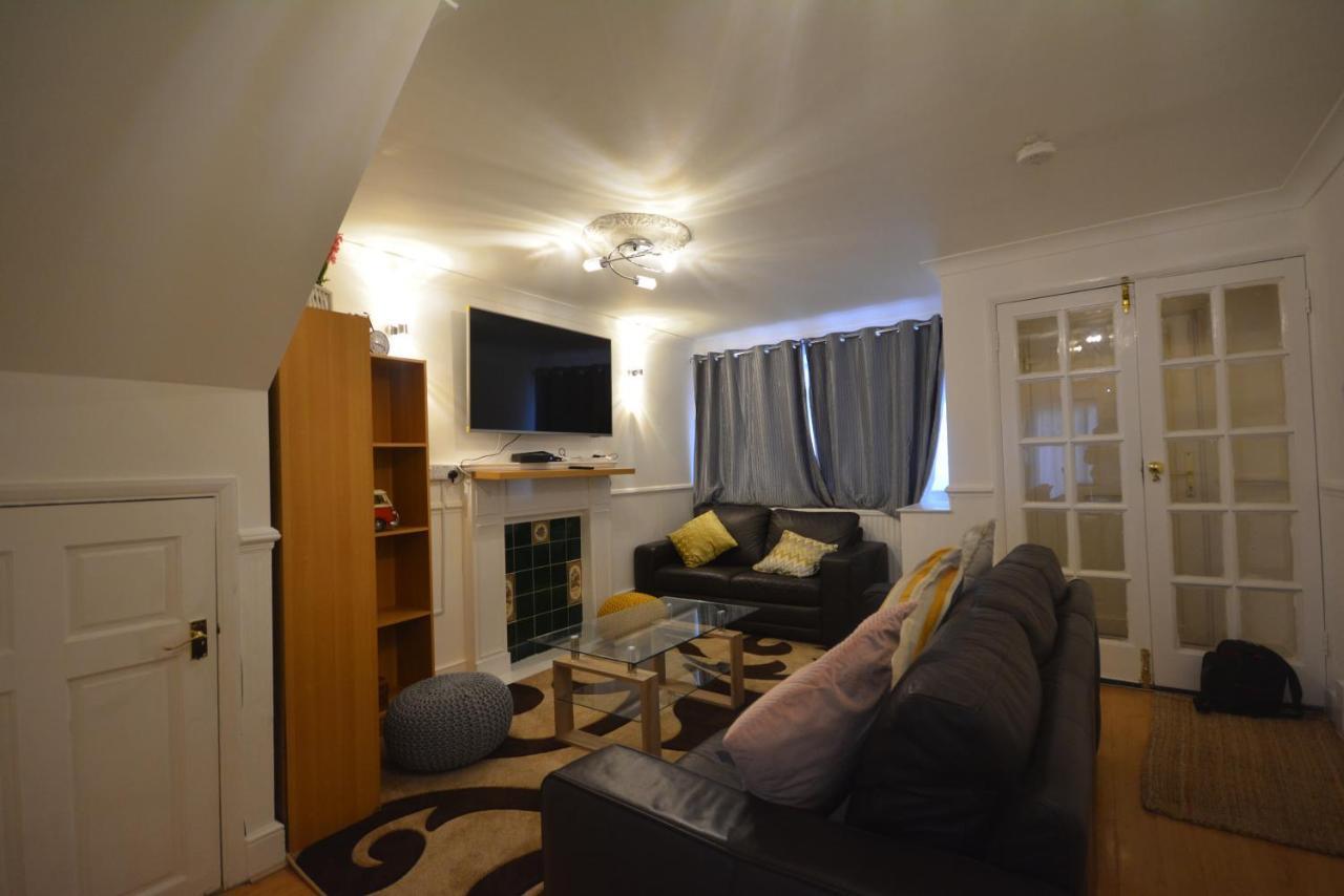 Five Bedroom Townhouse Near Excel Exhibition Centre * Londen