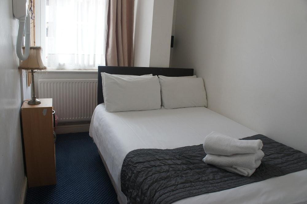 Plaza Hotel 3*