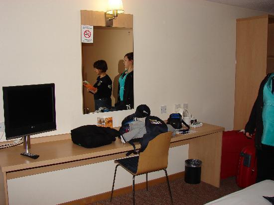Hotel Travelodge City Airport 3*