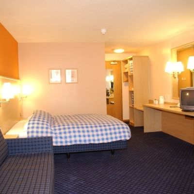 Travelodge City Airport Hotel 3*