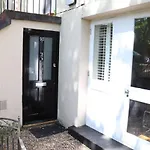 Kennington Oval 2-Bed Apartment In London