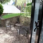 Kennington Oval 2-Bed Apartment In London