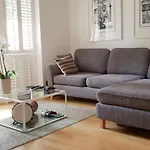Kennington Oval 2-Bed Apartment In London