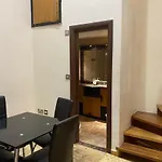 R12-B32-Mezzanine Studio Near Hyde Park