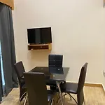 R12-B32-Mezzanine Studio Near Hyde Park