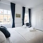 Stylish Sloane Square Home Close To Victoria By Underthedoormat