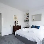 Stylish Sloane Square Home Close To Victoria By Underthedoormat