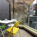 Loft Style Apartment In Central London! 2Br! Vr