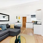 Soho Piccadilly Circus Apartment