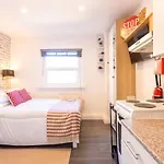 Super 1 Bed Flat in West Kilburn near Queen\'s Park