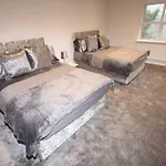 Great West Road Apartments Flat D