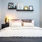 Kensington Modern Apartment