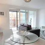 Roomspace Serviced Apartments -La Roka