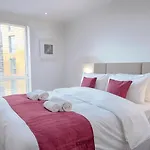 Roomspace Serviced Apartments -La Roka