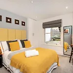 Battersea Apt At Louvaine Road