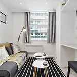 Cosy Apartment In The Heart Of The City
