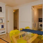 Contemporary 1Bedroom Flat In Camberwell Oval