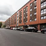 Caledonian · Bright One-Bedroom Apartment with Private Decked Garden