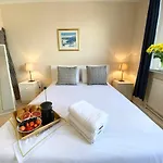 Victoria And Buckingham Palace Apartments