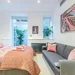 Arcore Premium Rental Shaftesbury Avenue