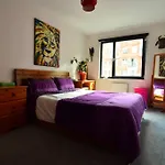 Modern 1 Bed Flat, Central London