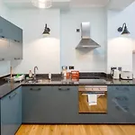 Spacious Duplex Near West Hampstead 4 Minutes To Tube