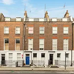 Altido Homely 2-Bed Flat With Courtyard