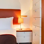 Oyo Cosy Apartment In London With Jacuzzi