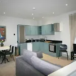 Stylish Light-Filled 1 Bedroom Flat In Hammersmith