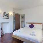 Fantastic And Bright 1 Bedroom Garden Flat