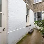 Modern 2 Bedroom Flat In Central London