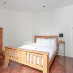 Modern 2 Bedroom Flat In Central London