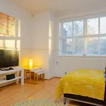 Contemporary 1Bedroom Flat in Camberwell Oval