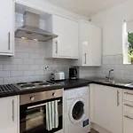 Fantastic 2Bd Garden Flat In South London!