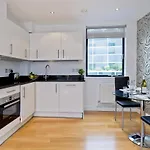 Red Lion Court By City2Stay