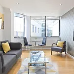 Red Lion Court By City2Stay