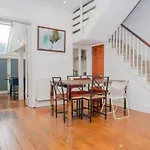Elegant Victorian 3-Bed Home Near Hammersmith