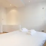 2 Bedroom Apartment in Central London