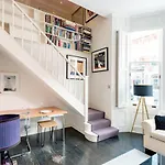 Chic Chelsea Home Near South Kensington By Underthedoormat