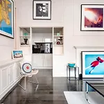 Chic Chelsea Home Near South Kensington By Underthedoormat