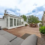 Veeve - Roof Terrace Views In Chelsea