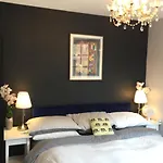 Shad Thames Pied-A-Terre Exquisite Historic Warehouse Air Conditioning Private Parking Garden & Balcony Next To Shard With Views