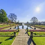 Hyde Park\'S Mezzanine Studio - Pass The Keys