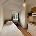 F22-Compact 4Th Flr Studio Fits 1- Near Paddington Station