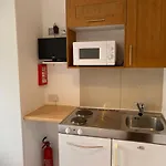 F22-Compact 4Th Flr Studio Fits 1- Near Paddington Station