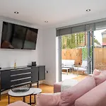 Guestready - Unique Home Near Wimbledon With Gorgeous Deck And Parking