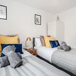 Stunning 2-Bed Apt - Free Parking - Camden - Central - Zoo - Shop - Events