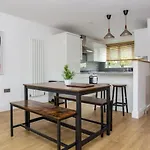 Spacious 3 Bedroom Apartment With Large Balcony