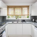 Spacious 3 Bedroom Apartment With Large Balcony